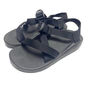 Chaco Black Strappy Sandals MENS SIZE 11 Vibram Outsole all black sandals strap